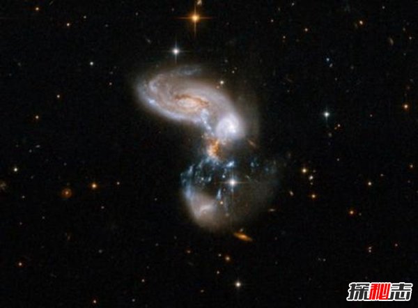 觸須星系之謎,碰撞中的星系竟有煙花般的尾巴(異常美麗)